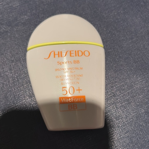 Shiseido Sports BB spf 50 #Dark 30ml - Picture 2 of 3